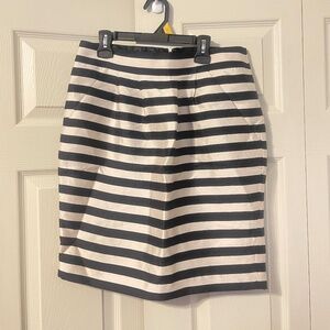 Banana Republic Skirt Size 6 Black soft gold Striped Lined With Pockets.  #189